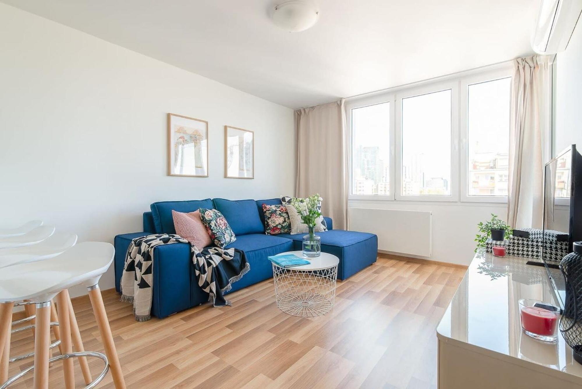 Navy Aesthetic Apartment With Balcony By Noclegi Renters Varsovie Extérieur photo